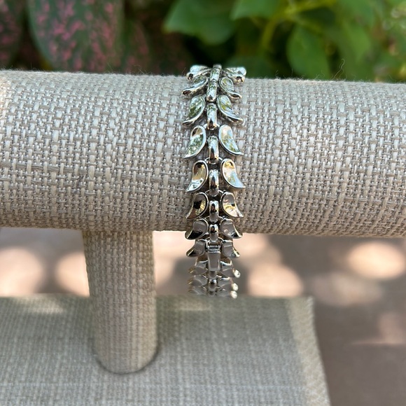Trifari Silver Leaves Bracelet - Picture 5 of 15